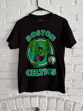 Men’s small marvel x junk food hulk Boston Celtics shirt size small